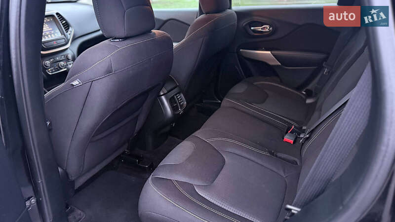 Внедорожник / Кроссовер Jeep Cherokee 2017 в Полтаве