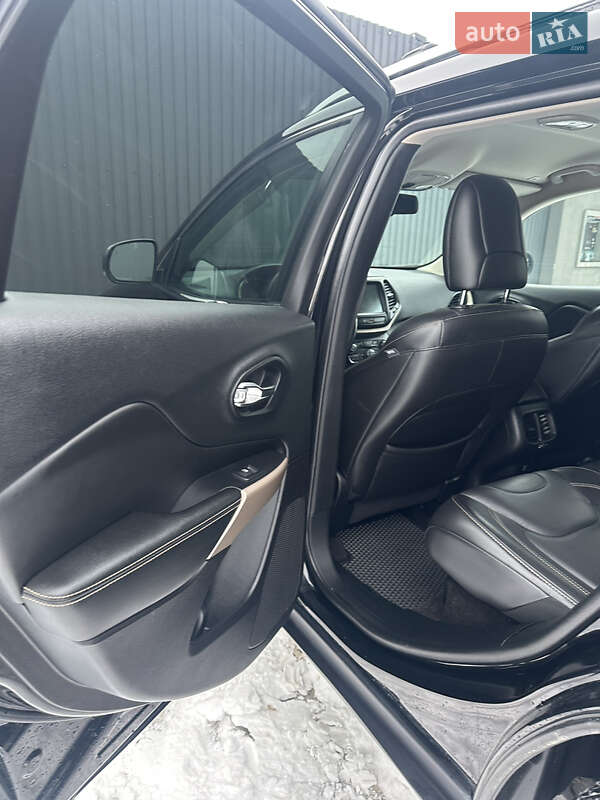 Позашляховик / Кросовер Jeep Cherokee 2017 в Львові