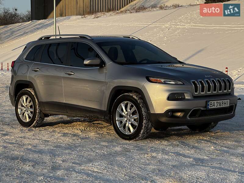 Внедорожник / Кроссовер Jeep Cherokee 2016 в Киеве