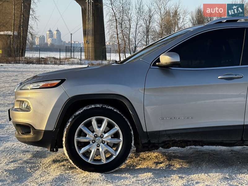 Внедорожник / Кроссовер Jeep Cherokee 2016 в Киеве