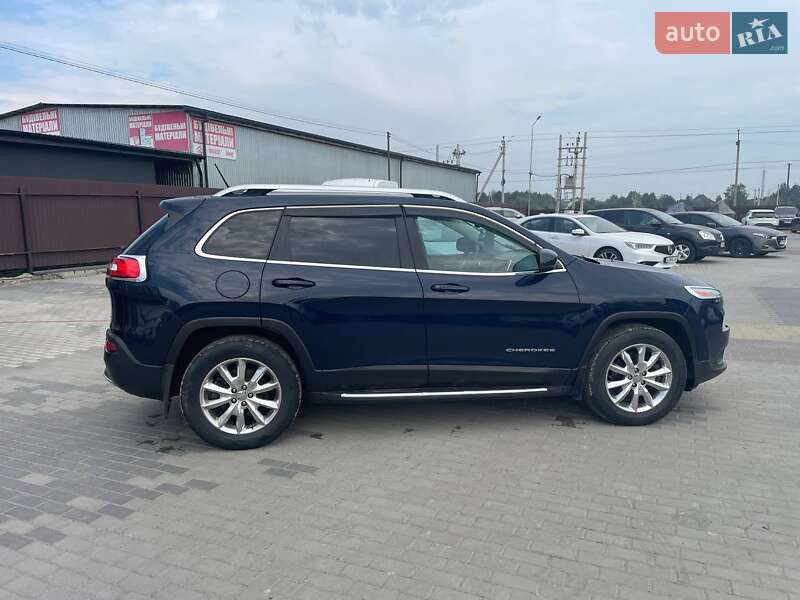 Внедорожник / Кроссовер Jeep Cherokee 2015 в Львове