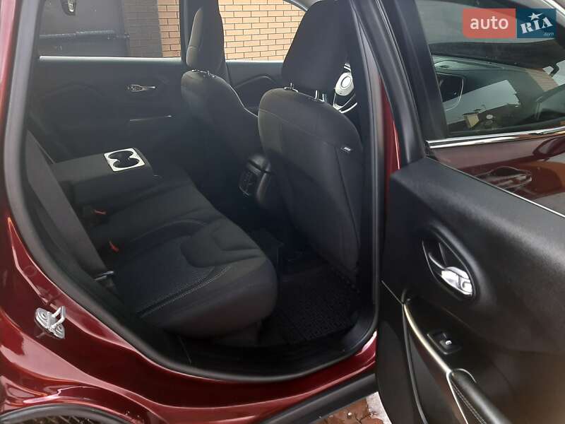 Внедорожник / Кроссовер Jeep Cherokee 2019 в Полтаве