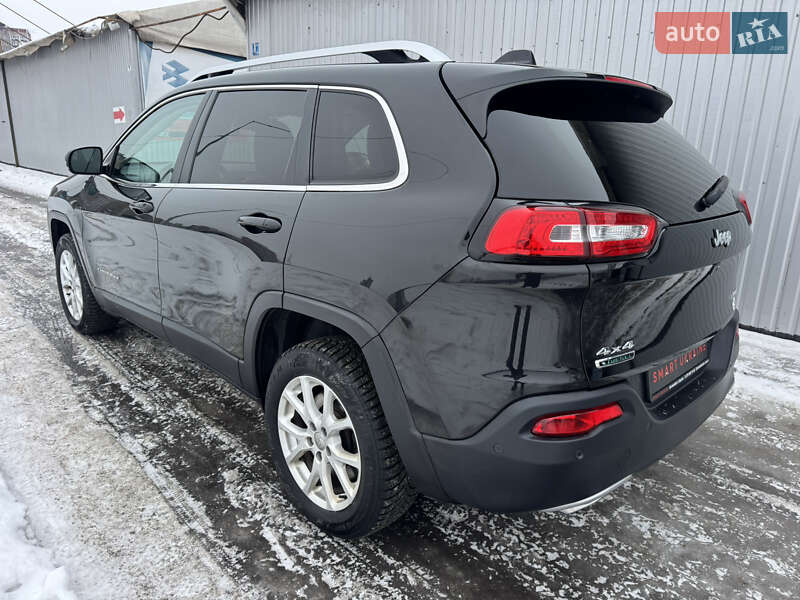 Внедорожник / Кроссовер Jeep Cherokee 2015 в Киеве