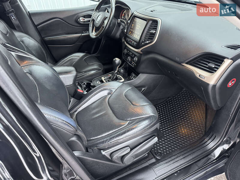Внедорожник / Кроссовер Jeep Cherokee 2015 в Киеве