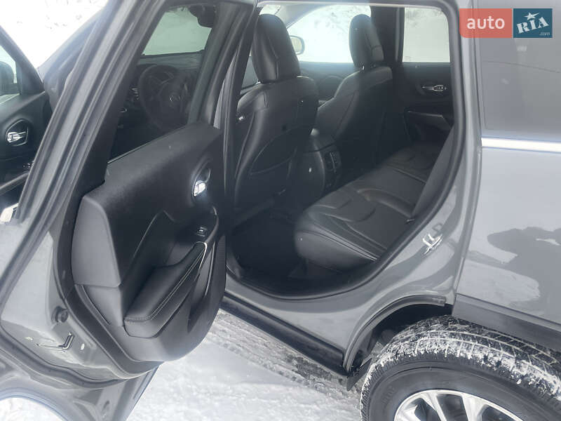 Внедорожник / Кроссовер Jeep Cherokee 2021 в Чернигове