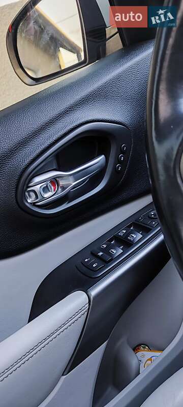 Внедорожник / Кроссовер Jeep Cherokee 2019 в Измаиле