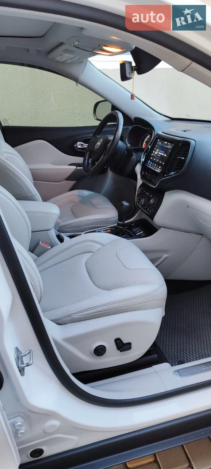 2019 Jeep Cherokee - мініатюра 17