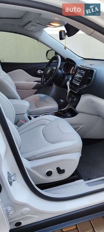 Внедорожник / Кроссовер Jeep Cherokee 2019 в Измаиле