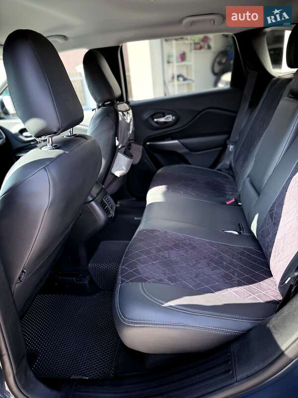 Внедорожник / Кроссовер Jeep Cherokee 2019 в Житомире