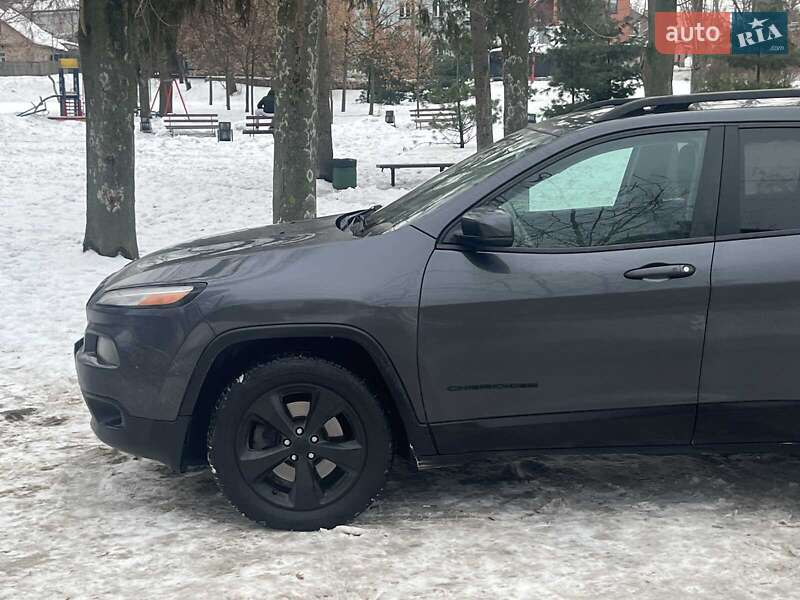 Внедорожник / Кроссовер Jeep Cherokee 2015 в Киеве
