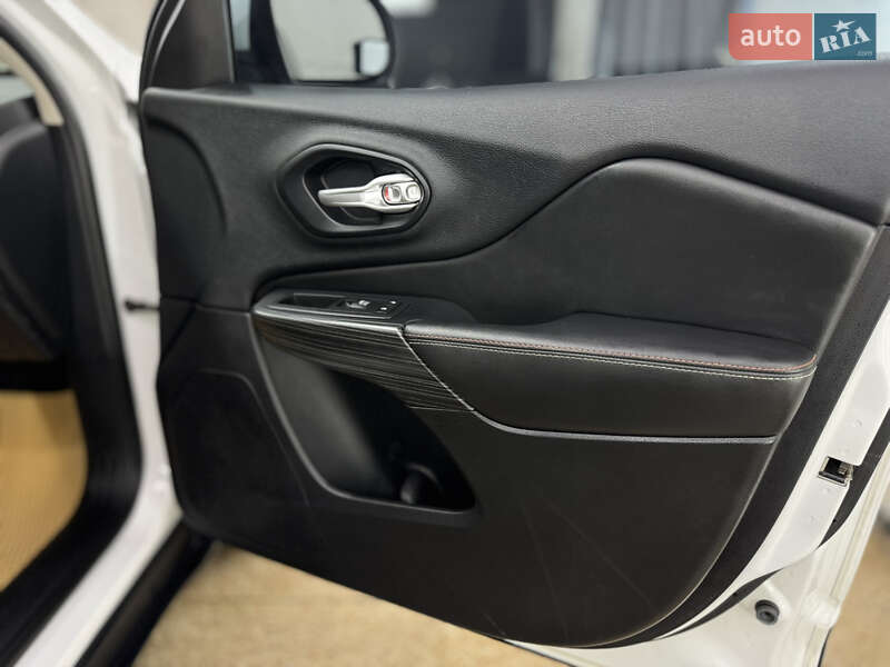 Внедорожник / Кроссовер Jeep Cherokee 2016 в Сумах фото 13 Внедорожник / Кроссовер Jeep Cherokee 2016 в Сумах