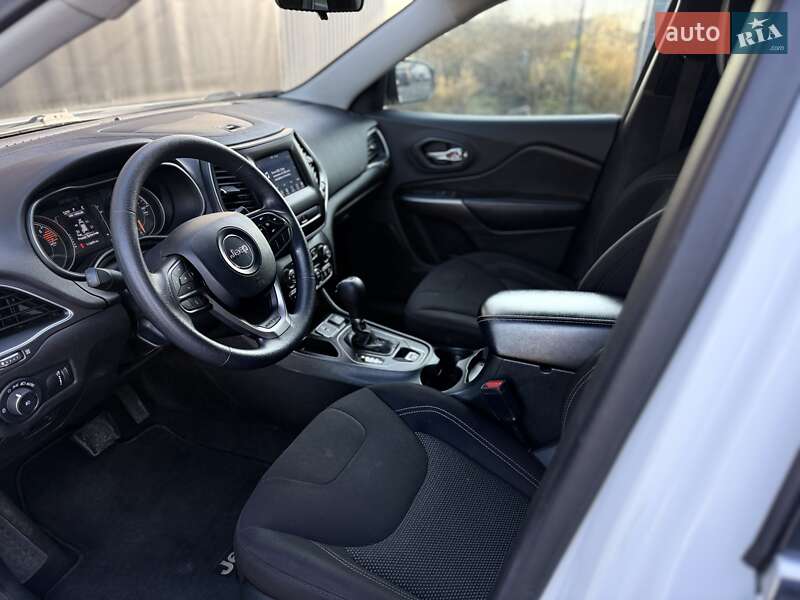 Внедорожник / Кроссовер Jeep Cherokee 2019 в Львове фото 30 Внедорожник / Кроссовер Jeep Cherokee 2019 в Львове