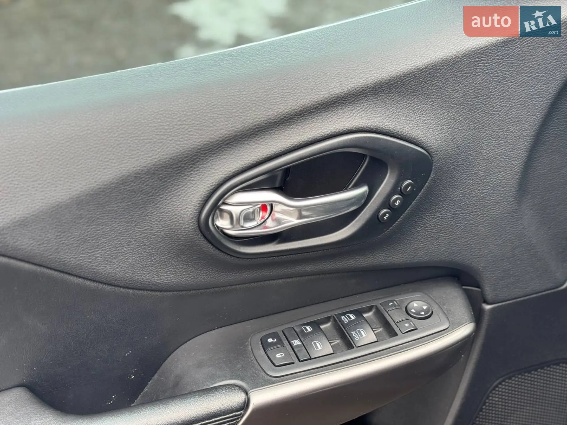 2019 Jeep Cherokee - мініатюра 17