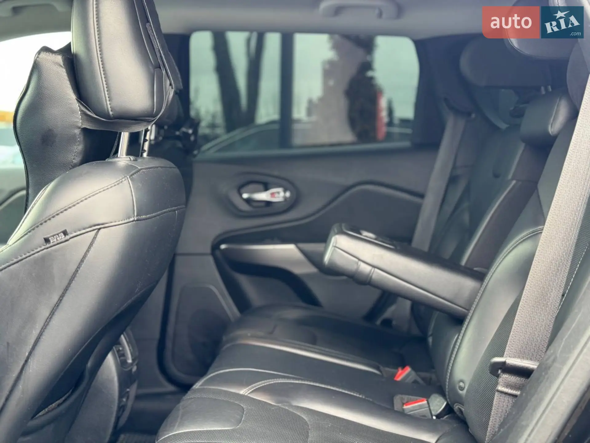 2019 Jeep Cherokee - мініатюра 25