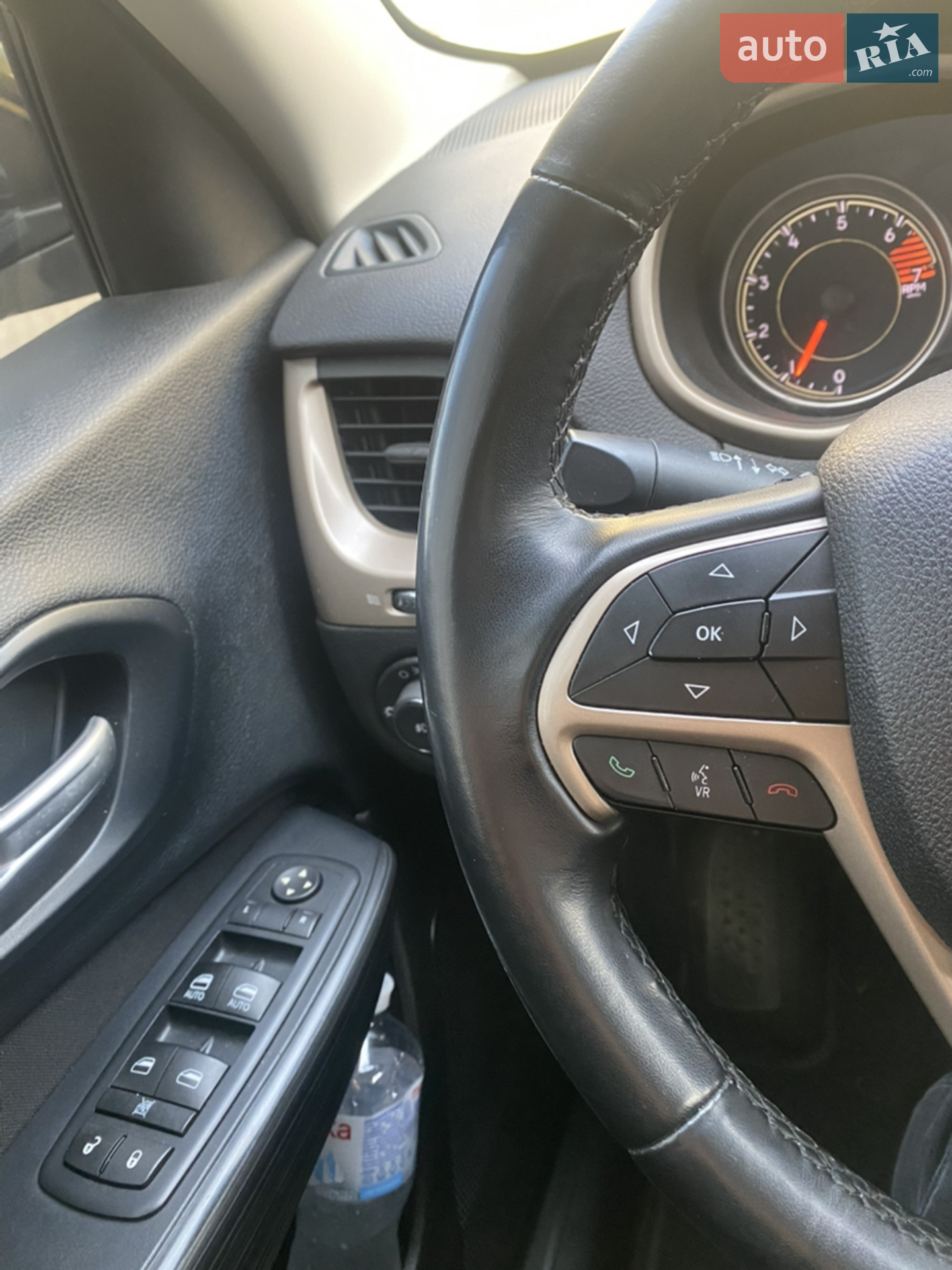 2016 Jeep Cherokee - мініатюра 14