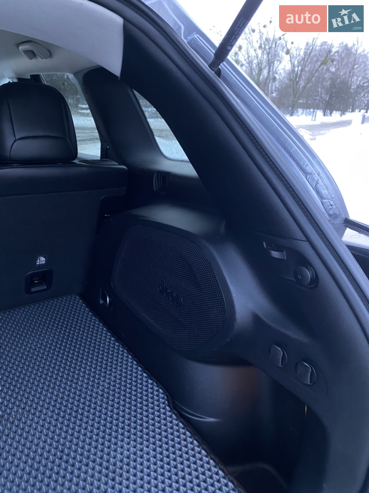 2020 Jeep Cherokee - мініатюра 8