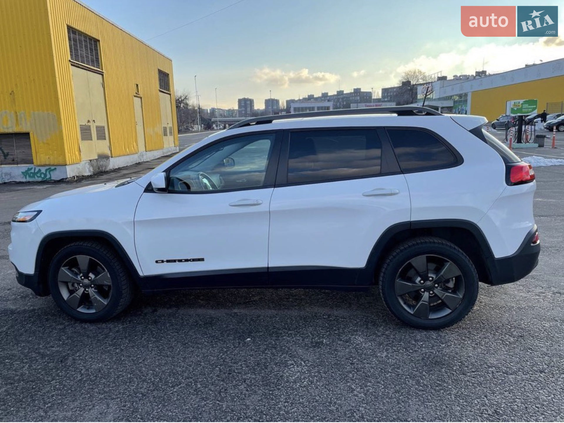 2016 Jeep Cherokee - мініатюра 2