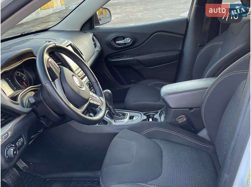 Внедорожник / Кроссовер Jeep Cherokee 2016 в Днепре