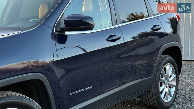 Внедорожник / Кроссовер Jeep Cherokee 2015 в Самборе