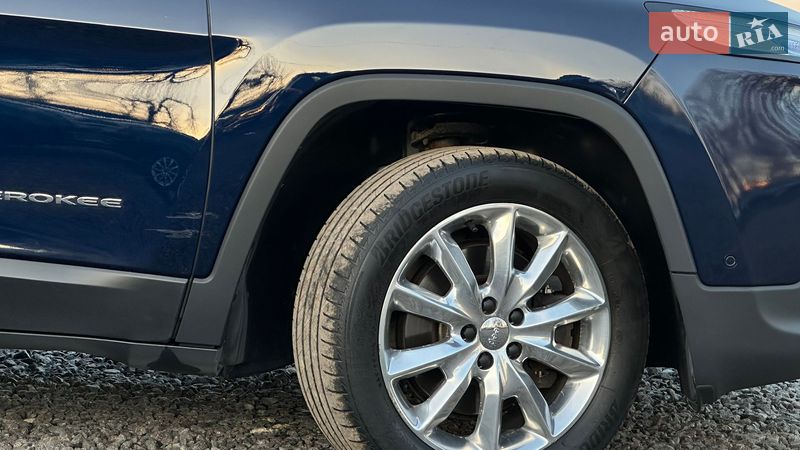 Внедорожник / Кроссовер Jeep Cherokee 2015 в Самборе