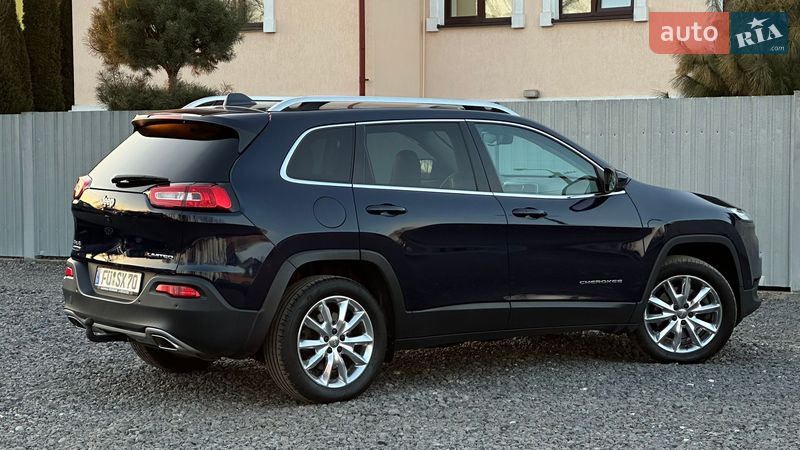 Внедорожник / Кроссовер Jeep Cherokee 2015 в Самборе