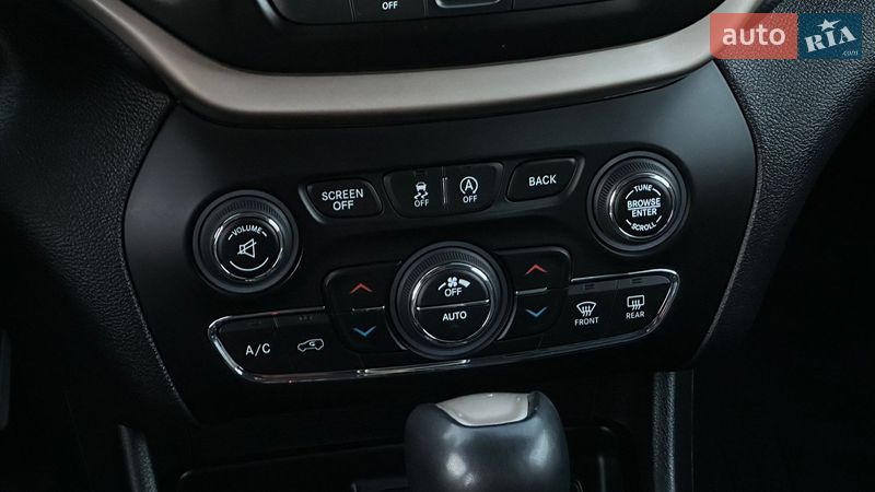 Внедорожник / Кроссовер Jeep Cherokee 2015 в Самборе