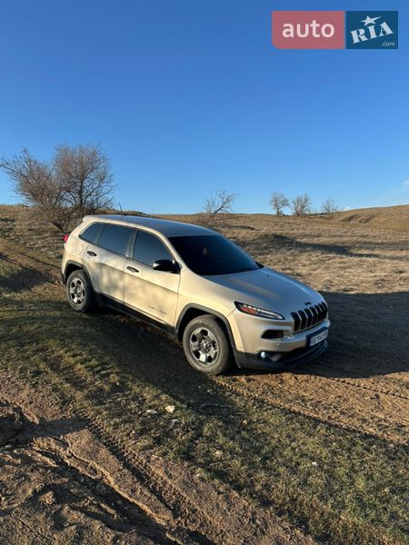 Внедорожник / Кроссовер Jeep Cherokee 2014 в Николаеве