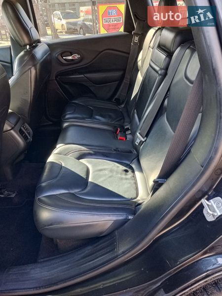 Внедорожник / Кроссовер Jeep Cherokee 2013 в Киеве