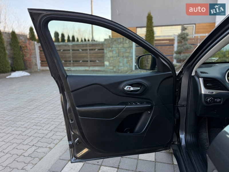 Внедорожник / Кроссовер Jeep Cherokee 2016 в Стрые