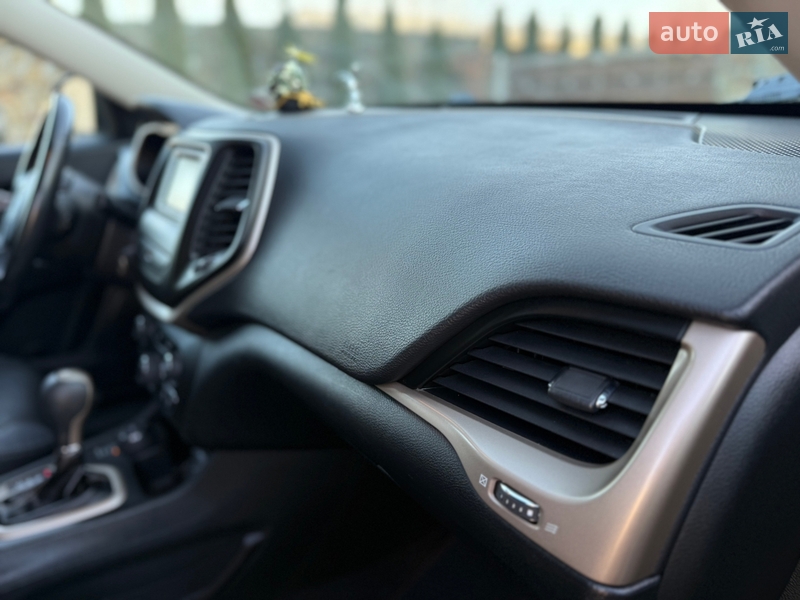 Внедорожник / Кроссовер Jeep Cherokee 2016 в Стрые