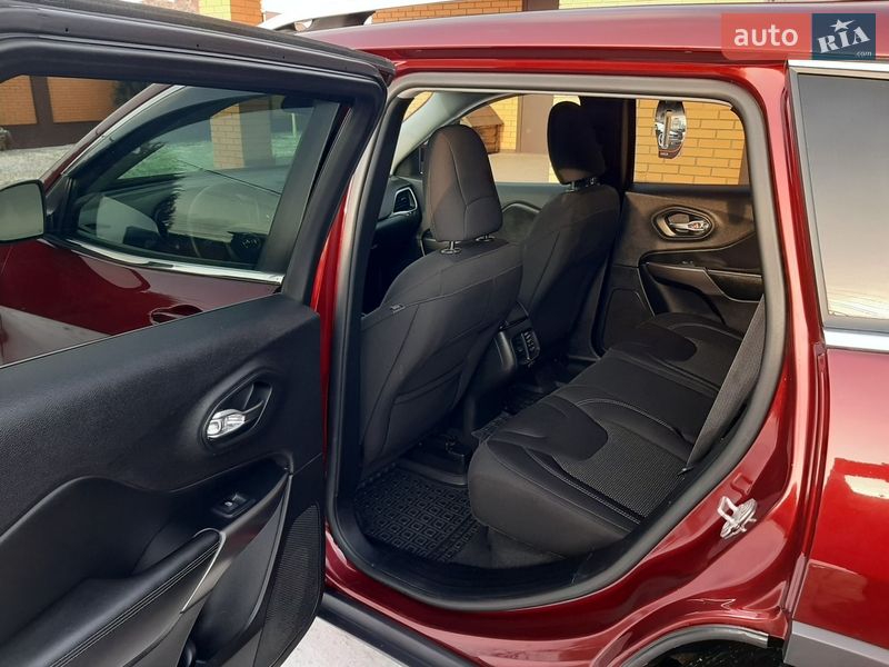 Внедорожник / Кроссовер Jeep Cherokee 2019 в Полтаве