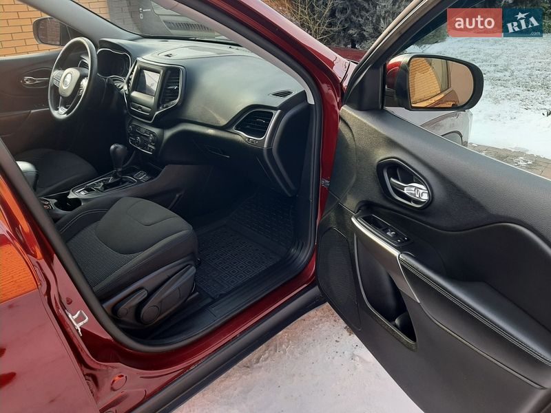 Внедорожник / Кроссовер Jeep Cherokee 2019 в Полтаве