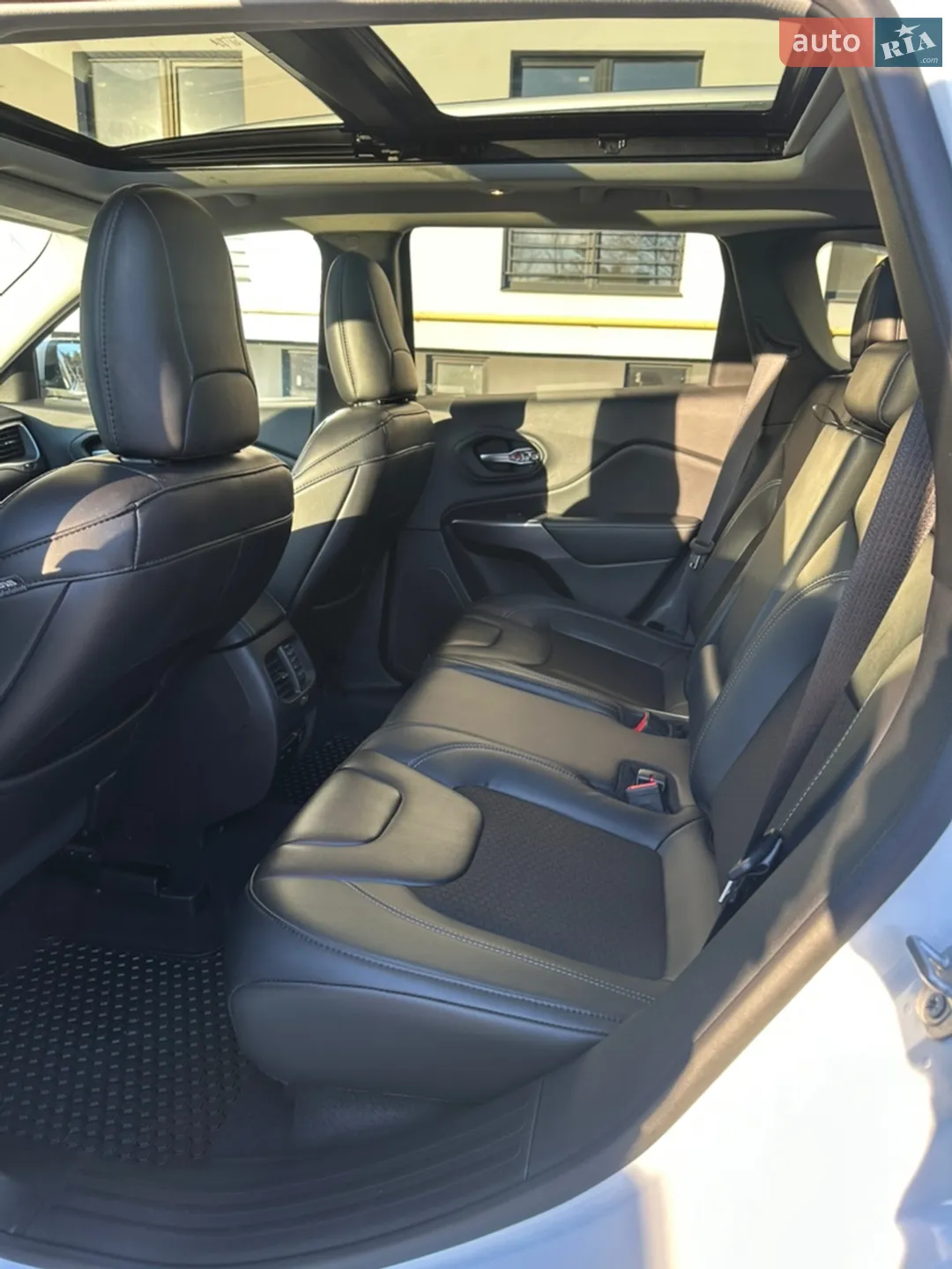 2019 Jeep Cherokee - мініатюра 14