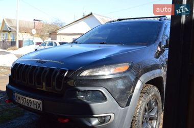 Внедорожник / Кроссовер Jeep Cherokee 2015 в Житомире