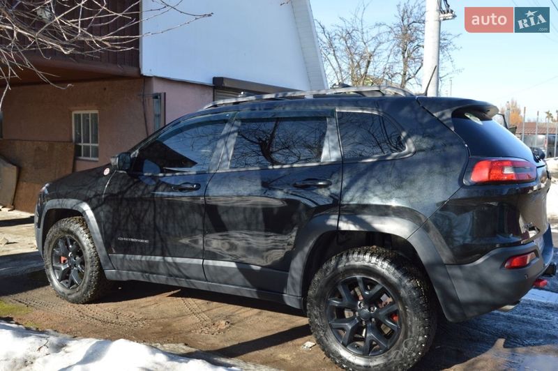 Внедорожник / Кроссовер Jeep Cherokee 2015 в Житомире