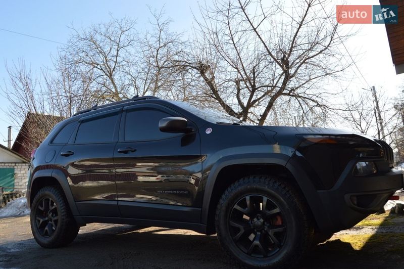 Внедорожник / Кроссовер Jeep Cherokee 2015 в Житомире
