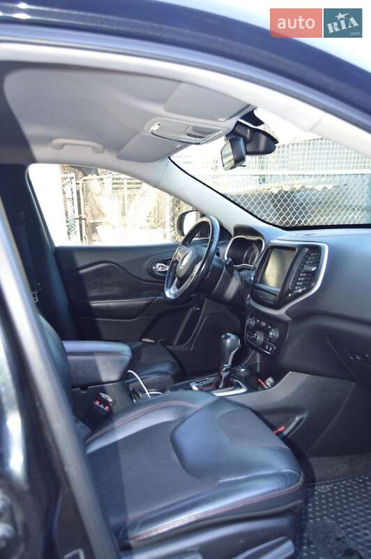 Внедорожник / Кроссовер Jeep Cherokee 2015 в Житомире