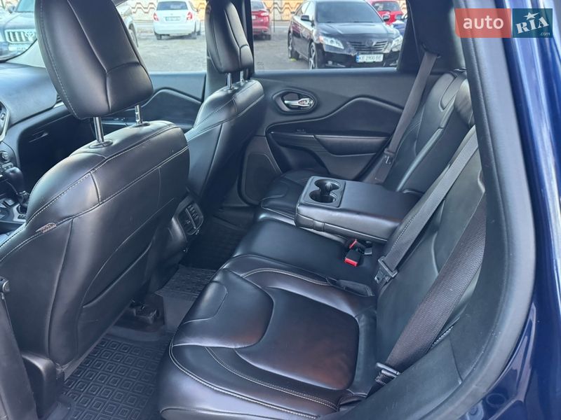 Внедорожник / Кроссовер Jeep Cherokee 2015 в Днепре