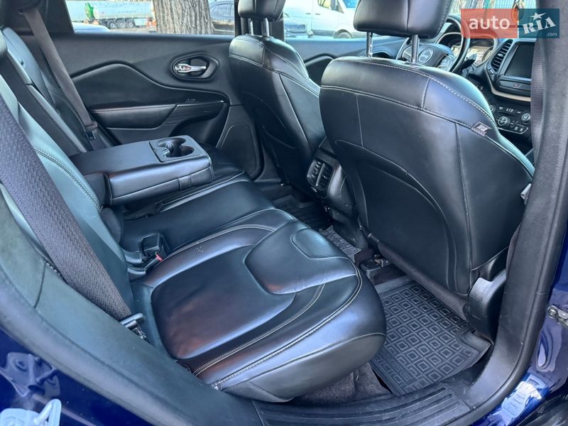Внедорожник / Кроссовер Jeep Cherokee 2015 в Днепре