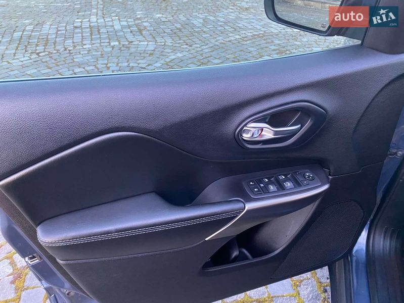 Внедорожник / Кроссовер Jeep Cherokee 2020 в Калуше