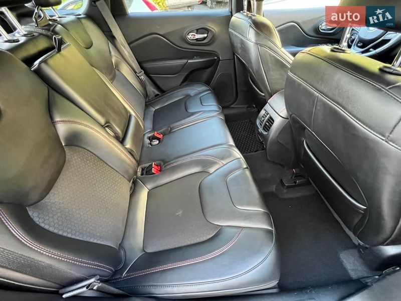 Внедорожник / Кроссовер Jeep Cherokee 2019 в Хмельницком