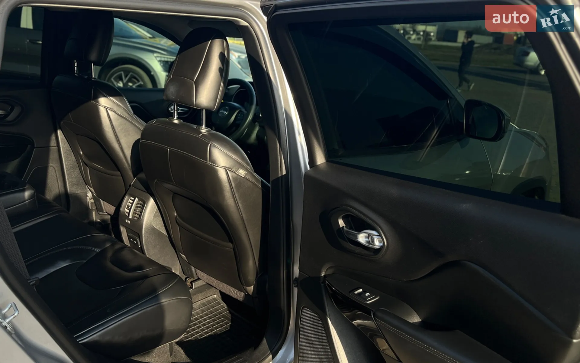 2019 Jeep Cherokee - мініатюра 27