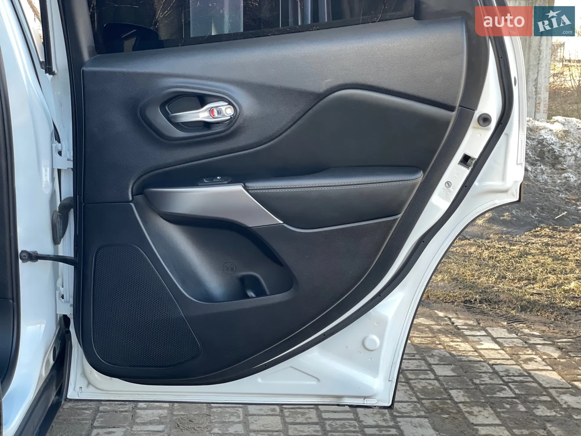 2022 Jeep Cherokee - мініатюра 28