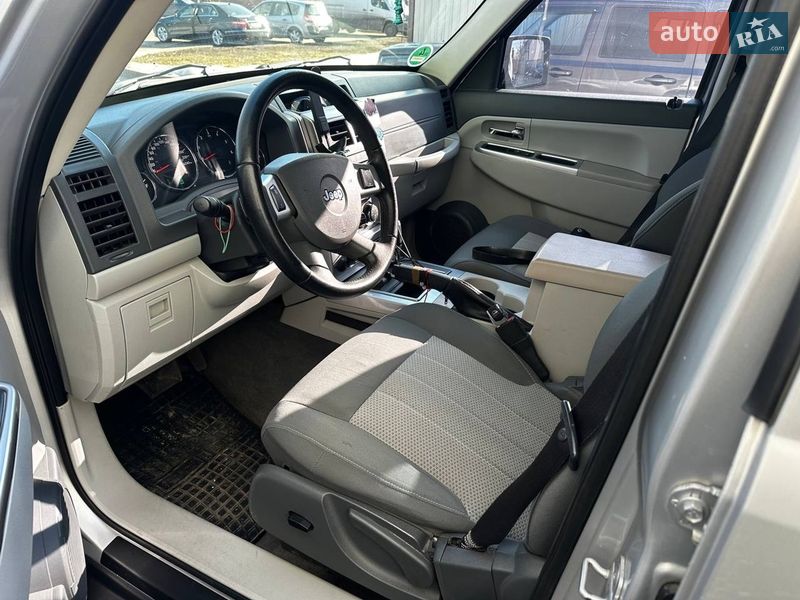 Позашляховик / Кросовер Jeep Cherokee 2008 в Прилуках