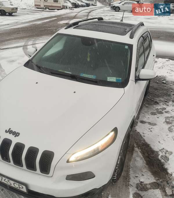 Внедорожник / Кроссовер Jeep Cherokee 2016 в Киеве