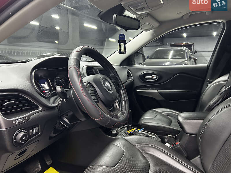 Внедорожник / Кроссовер Jeep Cherokee 2020 в Черновцах