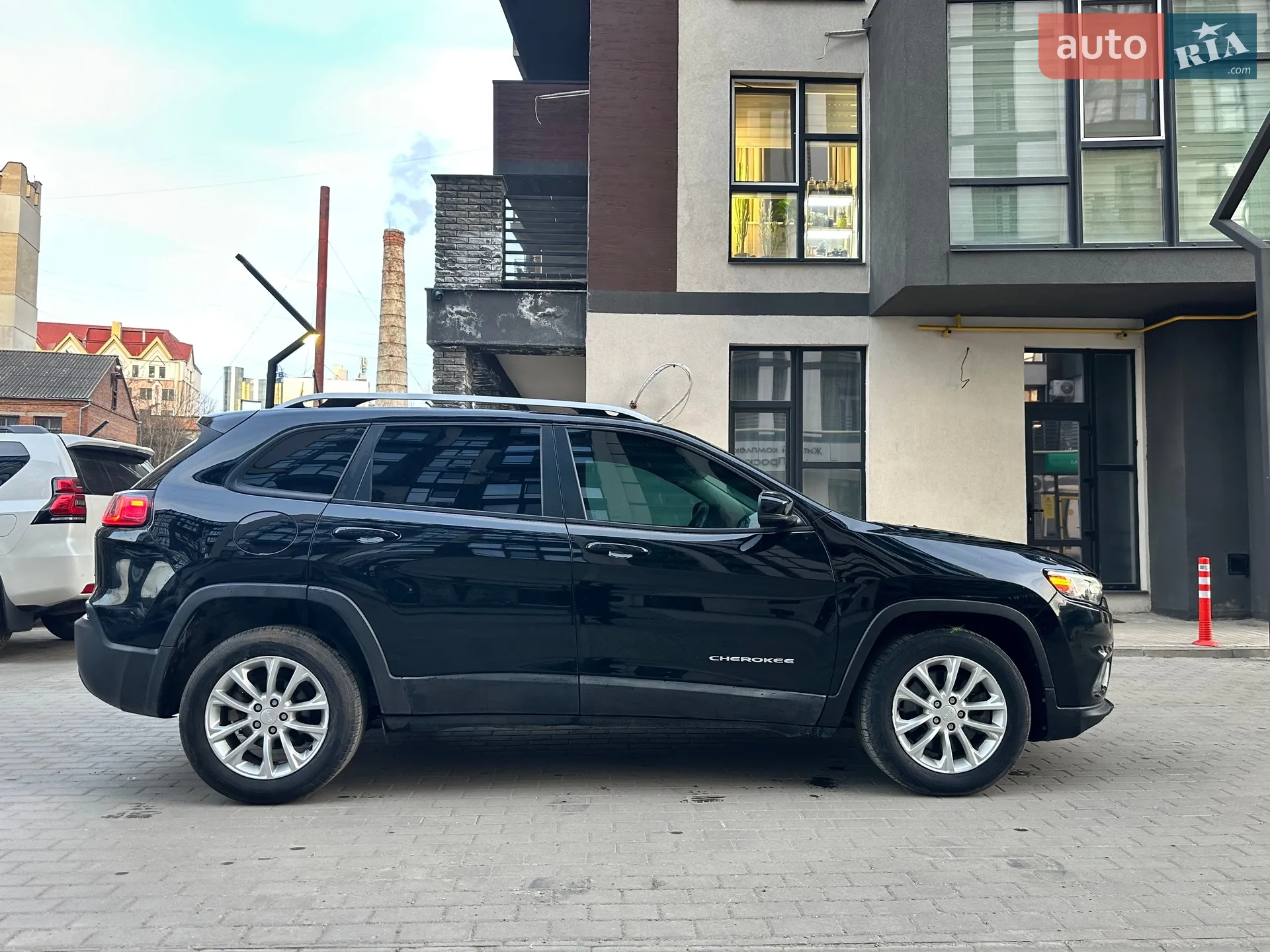 2020 Jeep Cherokee - мініатюра 12