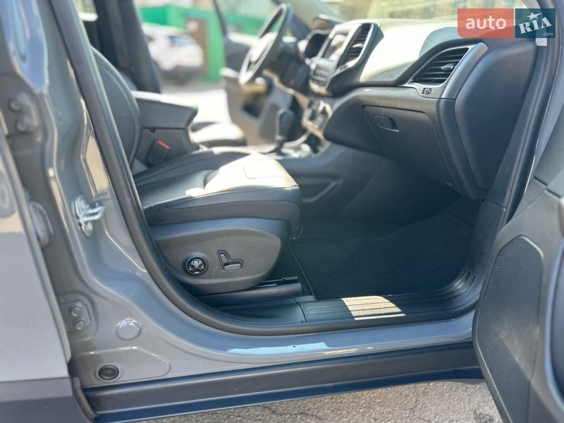 Внедорожник / Кроссовер Jeep Cherokee 2021 в Киеве