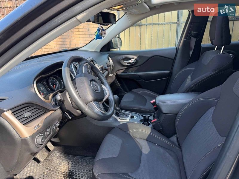 Внедорожник / Кроссовер Jeep Cherokee 2015 в Киеве фото 14 Внедорожник / Кроссовер Jeep Cherokee 2015 в Киеве