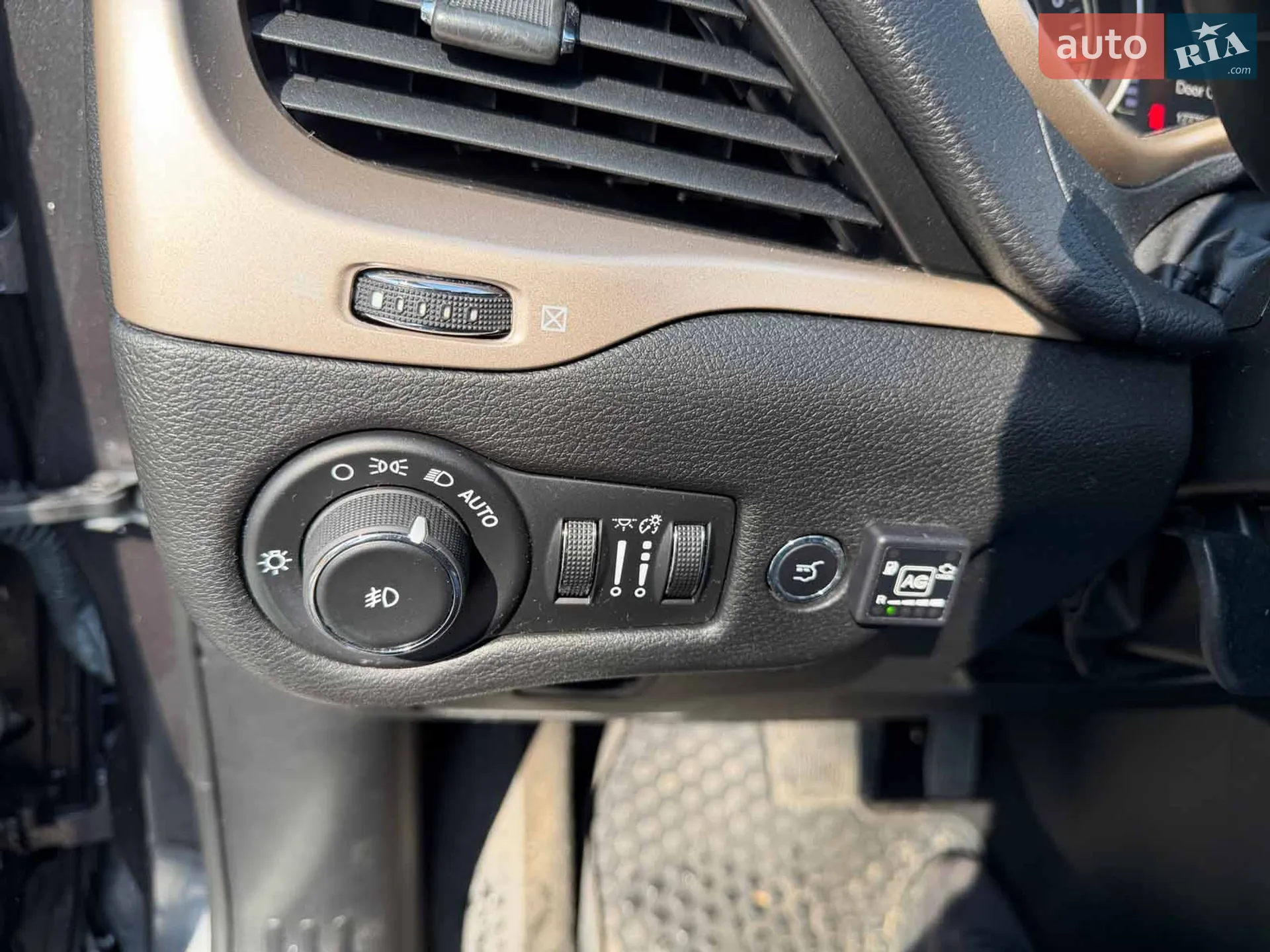 2015 Jeep Cherokee - мініатюра 15